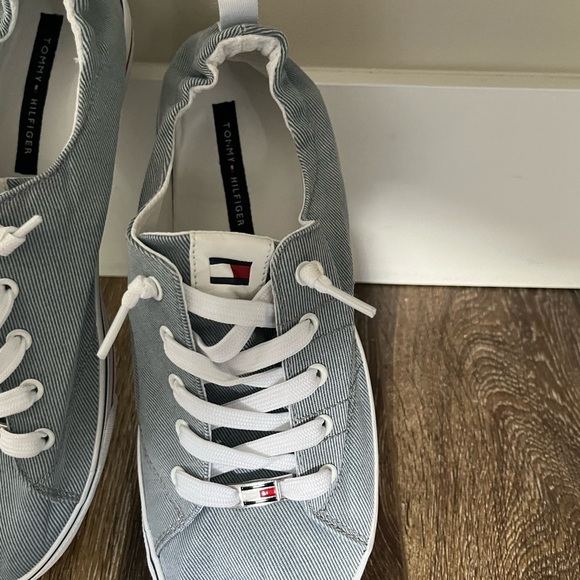 NEW TOMMY HILFIGER Odesi Lace-Up Sneakers, Blue Gray (Size 9.5 M) Nwot ! - Picture 10 of 11